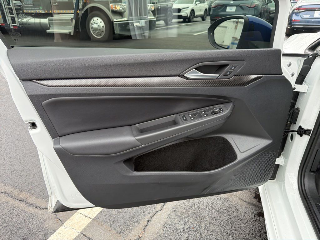 Thumbnail: 2023 Volkswagen Golf - 17