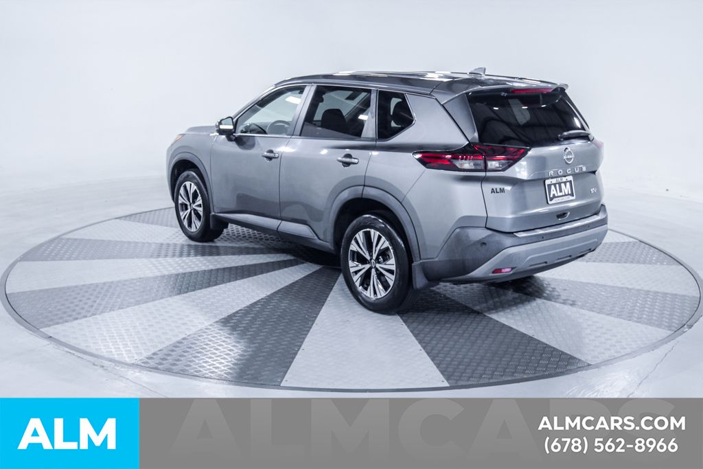 Used 2022 Gray Nissan SV image 7