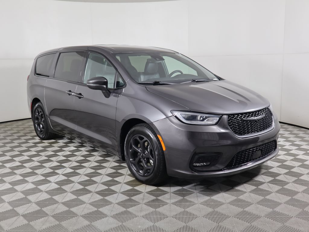 Thumbnail: 2022 Chrysler Pacifica - 3