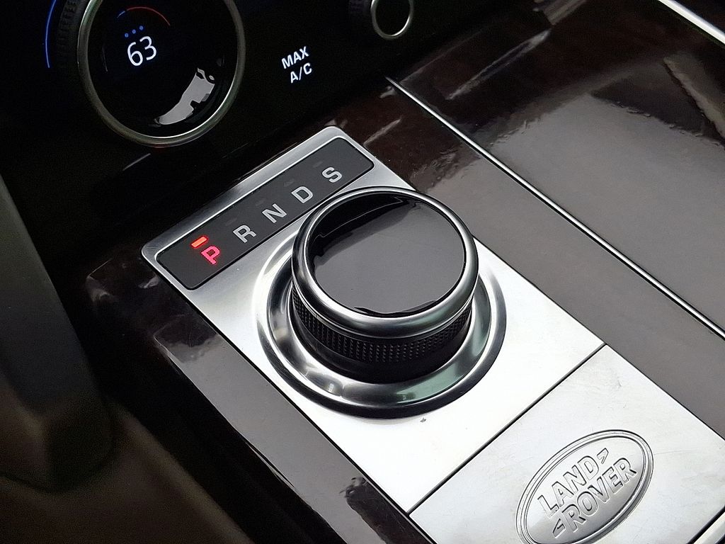 Thumbnail: 2019 Land Rover Range Rover - 16