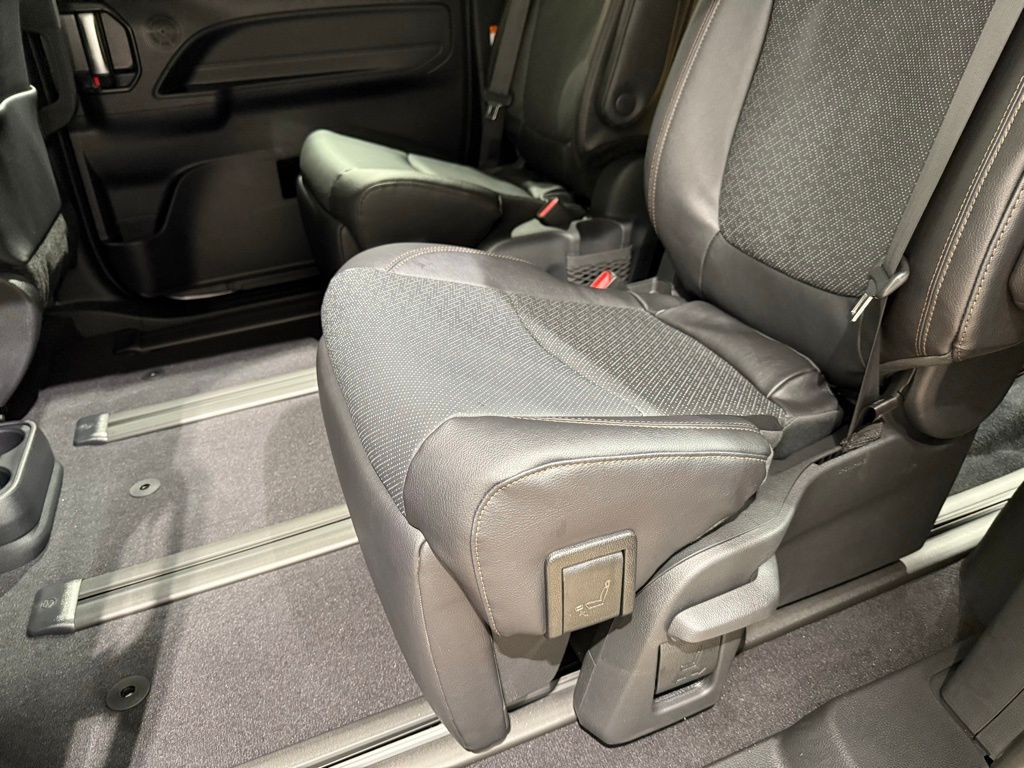 Thumbnail: 2025 Toyota Sienna - 21