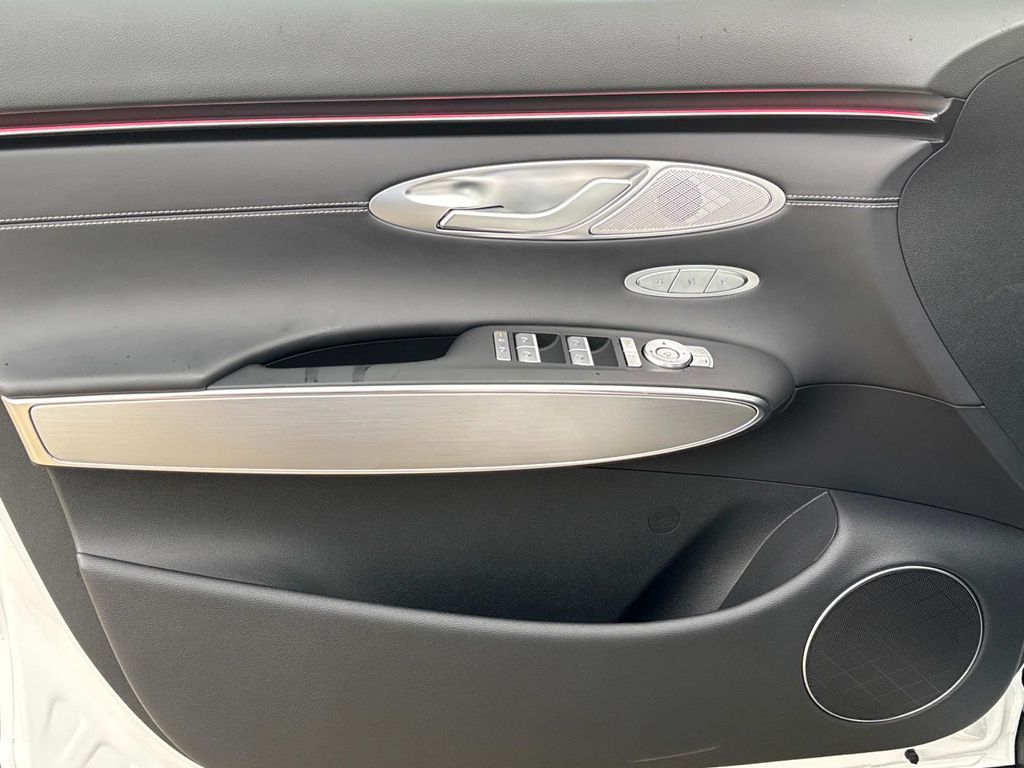 New 2026 White Genesis 2.5T image 20