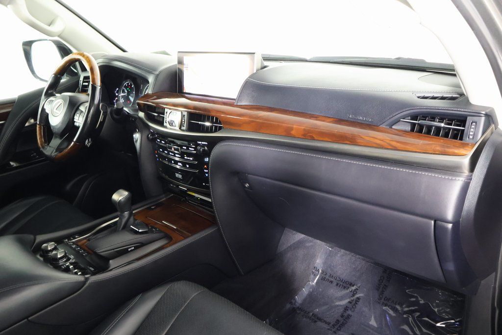 Thumbnail: 2016 Lexus LX - 9