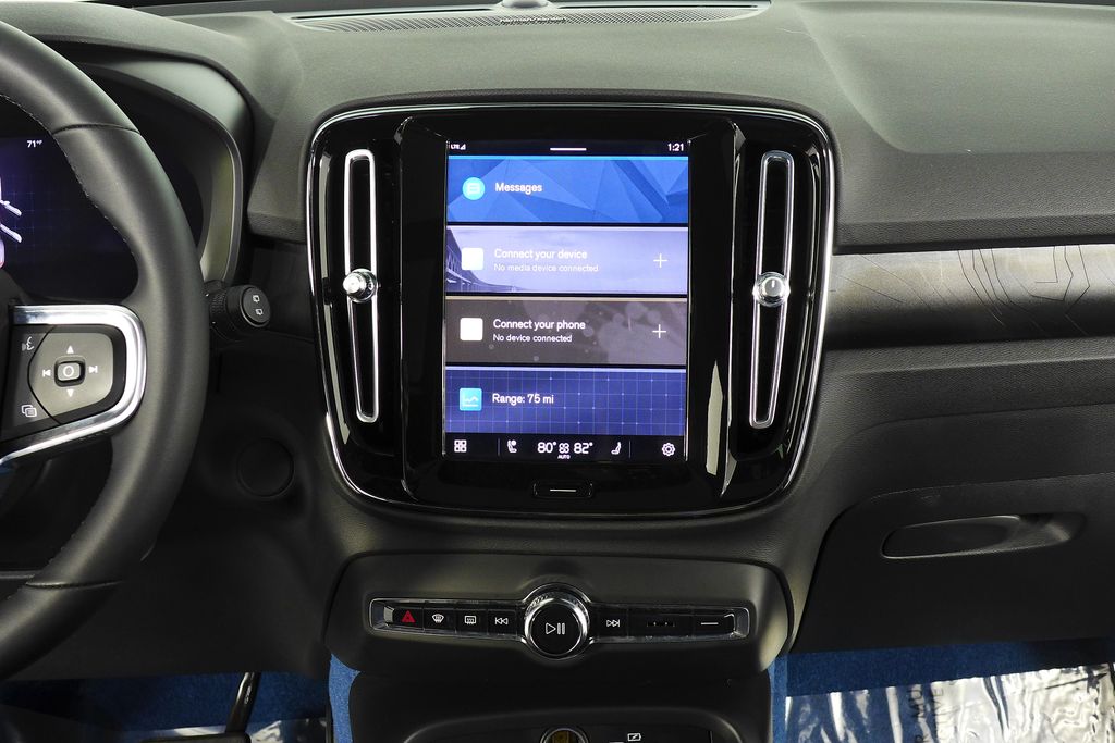 Thumbnail: 2023 Volvo XC40 - 26