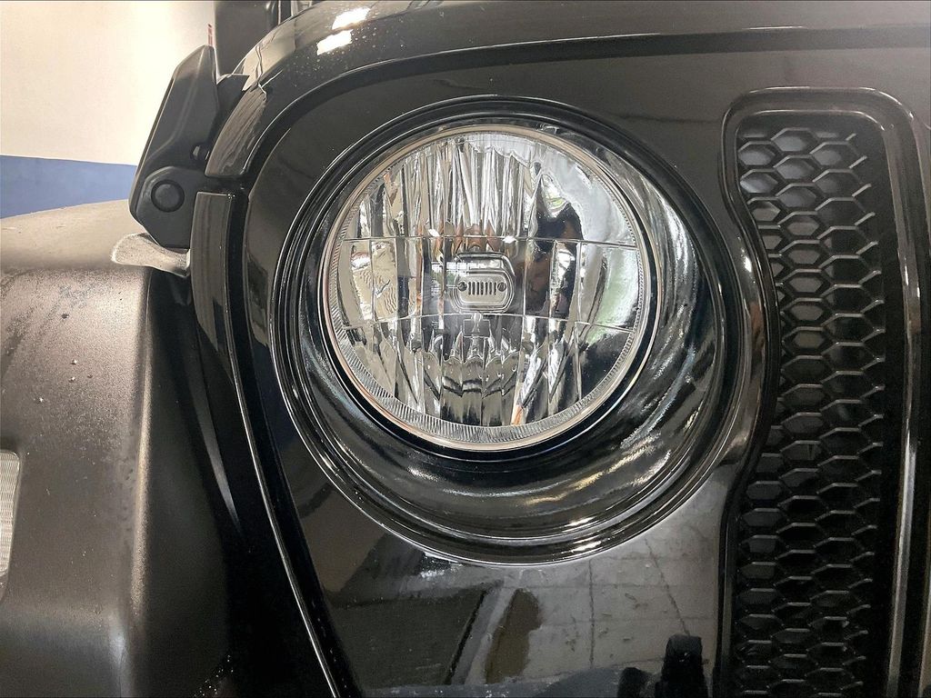 2021 Jeep Wrangler — photo 33