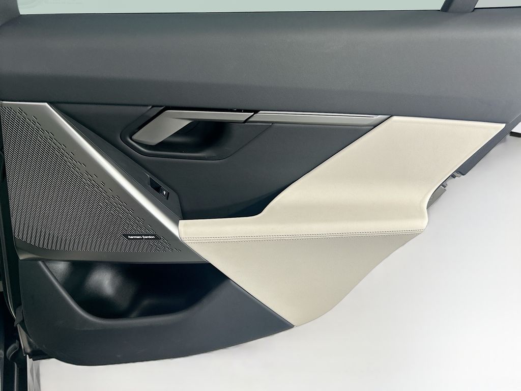 Thumbnail: 2025 BMW 5 Series - 27
