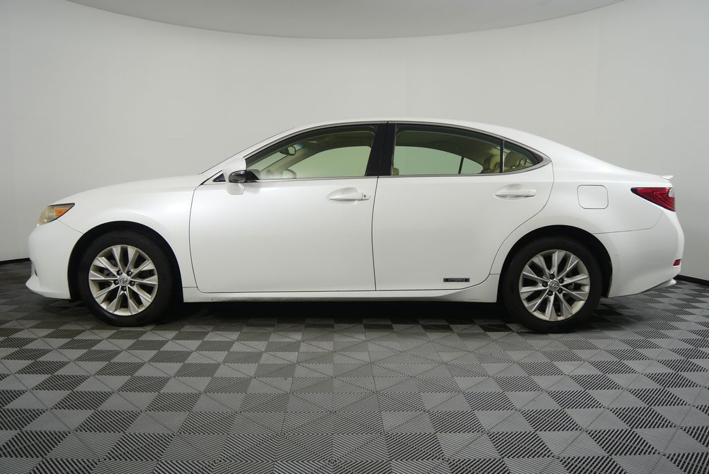 Thumbnail: 2013 Lexus ES - 6