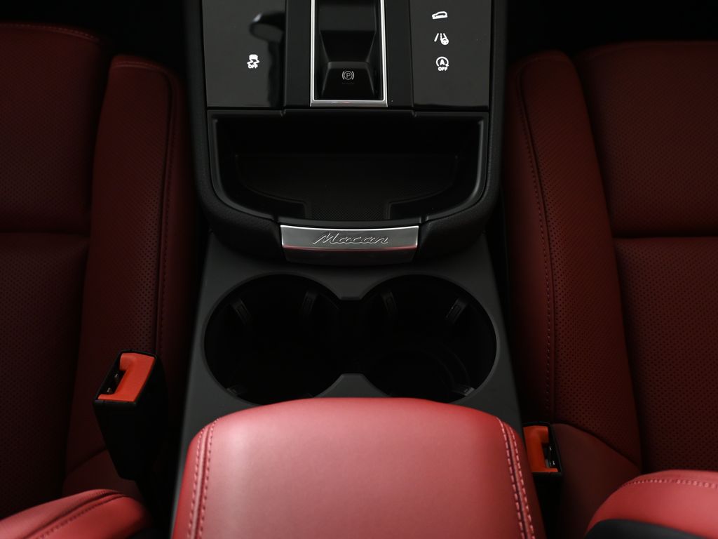 Thumbnail: 2026 Porsche Macan - 25