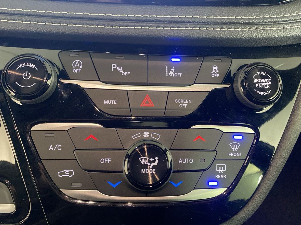 Used 2026 White Chrysler Select image 5