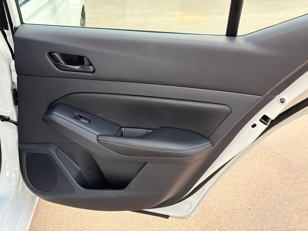Used 2025 White Nissan 2.5 SV image 16
