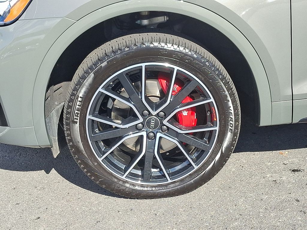 Thumbnail: 2025 Audi SQ5 - 8