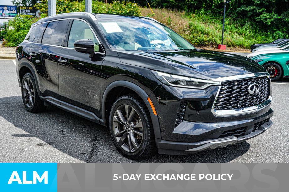 Used 2022 Black INFINITI LUXE image 4