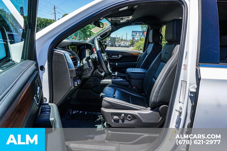 Used 2025 White GMC Denali image 18