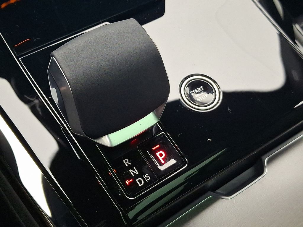 Thumbnail: 2025 Land Rover Range Rover Sport - 10