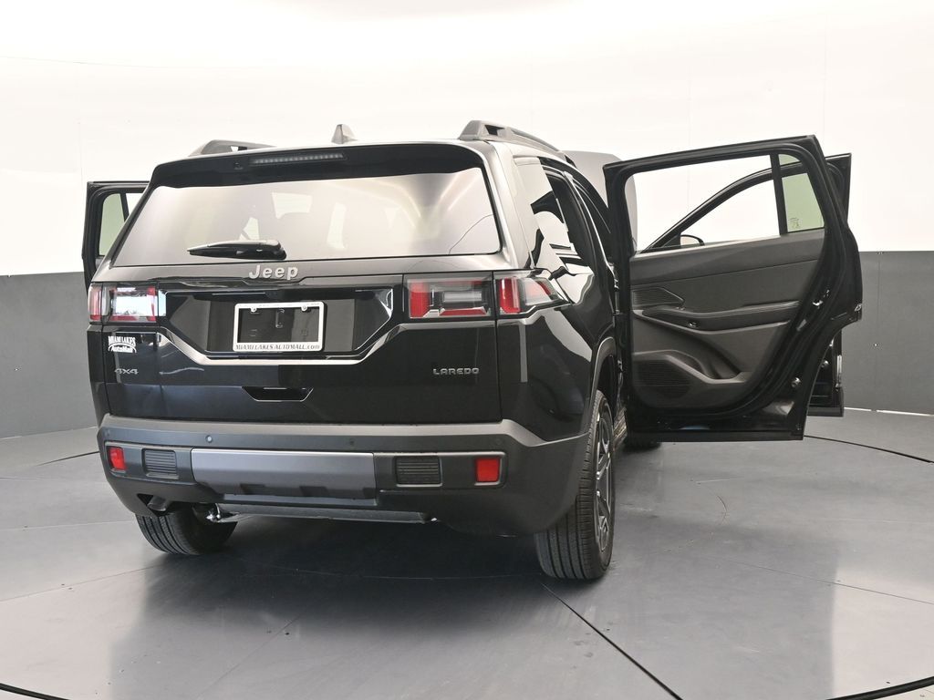 New 2026 Diamond Black Crystal Pearlcoat Jeep Laredo image 70