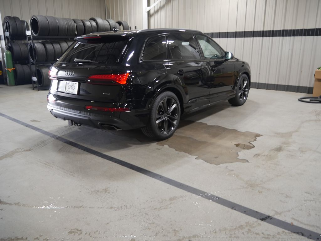 Thumbnail: 2026 Audi Q7 - 5