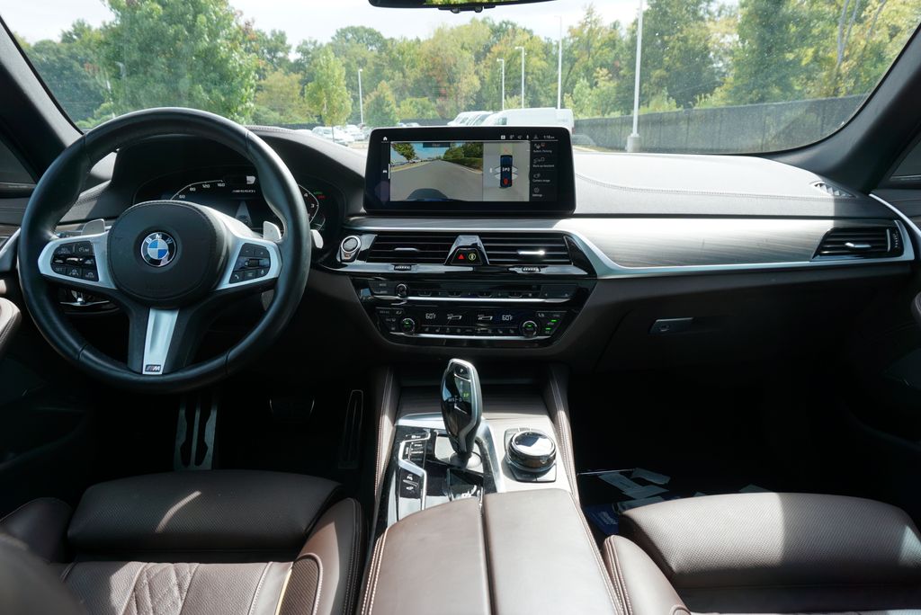 Thumbnail: 2021 BMW 5 Series - 16