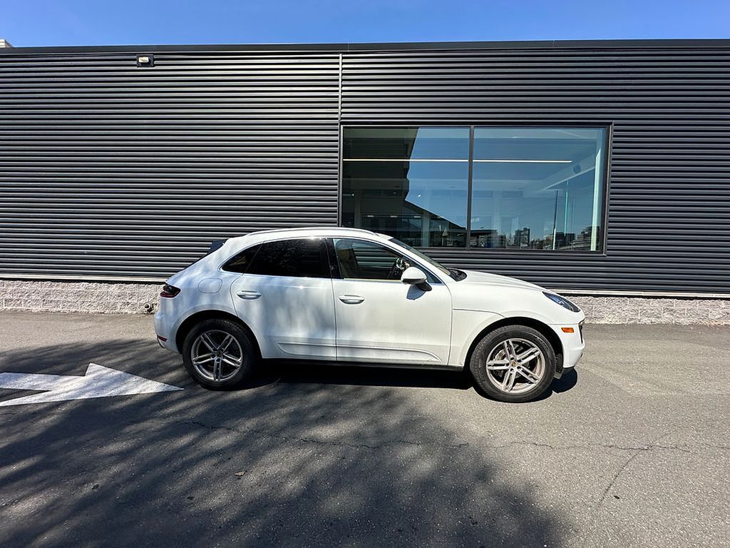 Thumbnail: 2016 Porsche Macan - 6