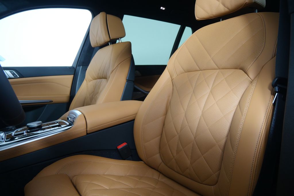Thumbnail: 2026 BMW X7 - 12