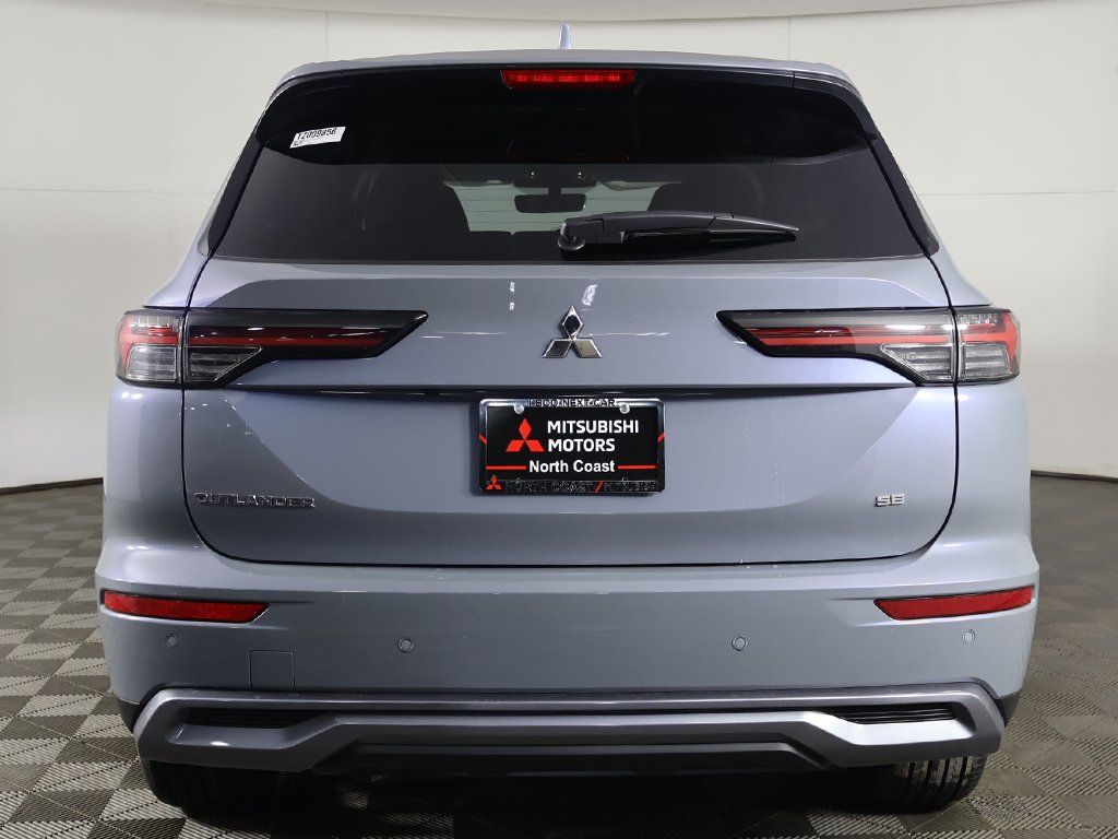 New 2026 Gray Mitsubishi SE image 14