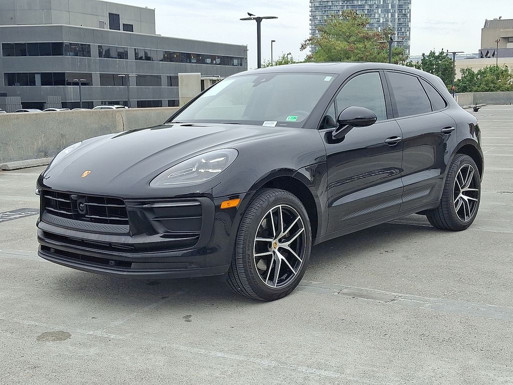 Thumbnail: 2025 Porsche Macan - 1