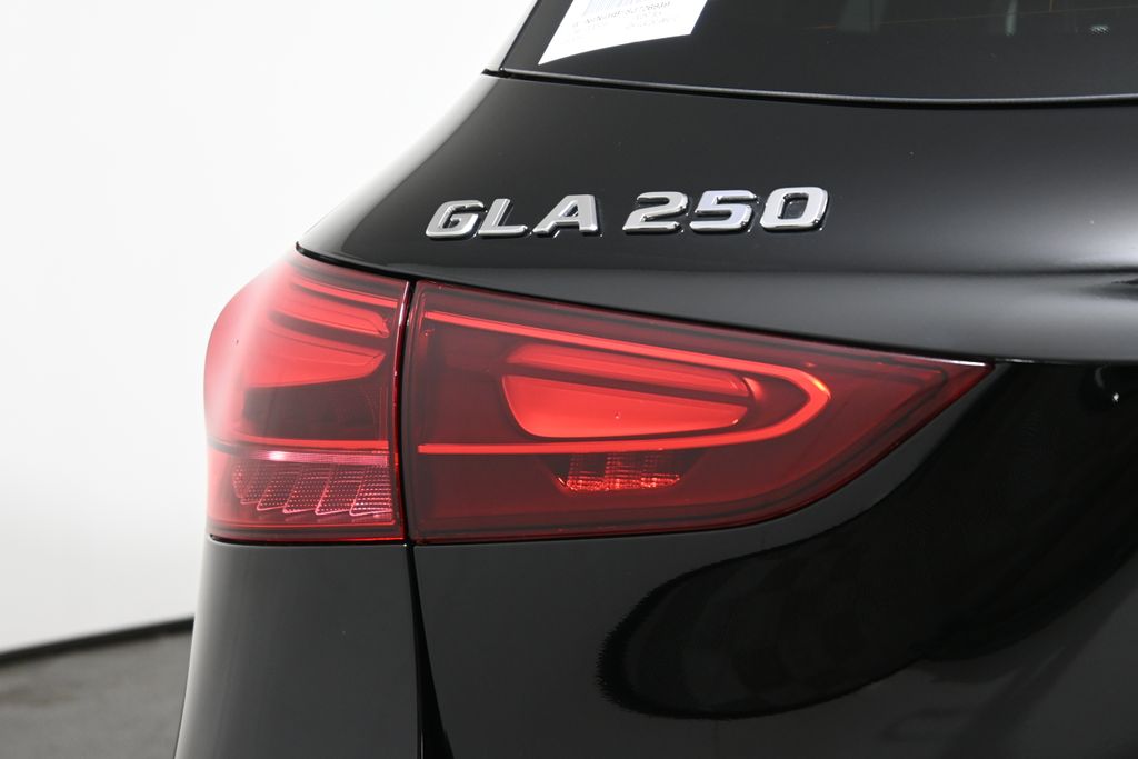 Thumbnail: 2025 Mercedes-Benz GLA - 12