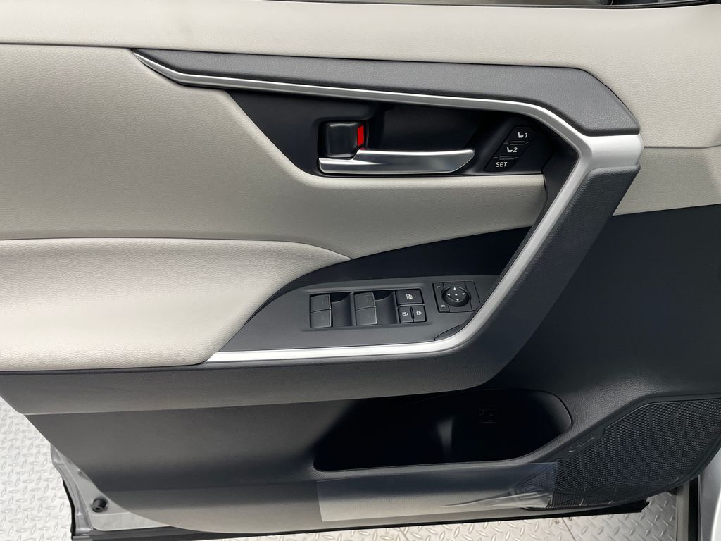 Thumbnail: 2025 Toyota RAV4 - 9