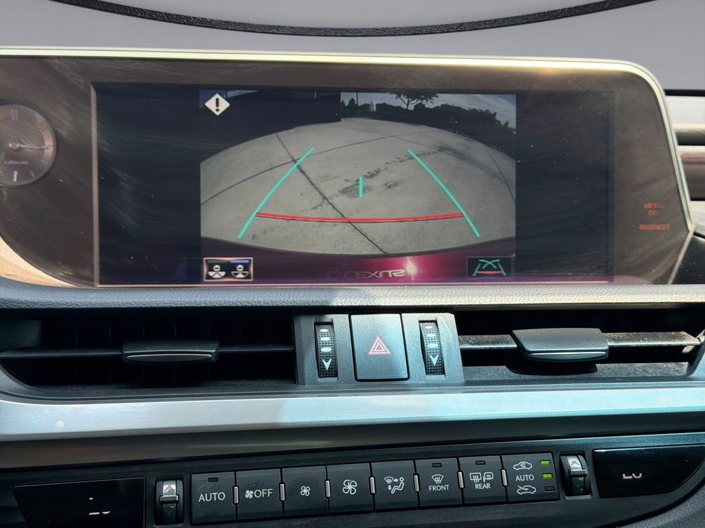 Thumbnail: 2019 Lexus ES - 24