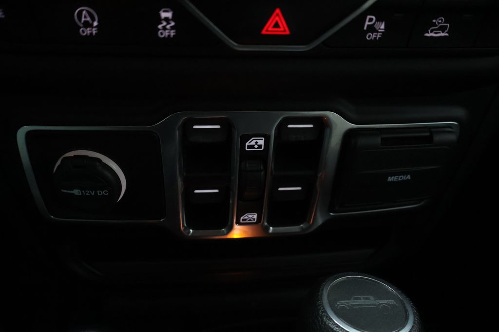 Thumbnail: 2020 Jeep Gladiator - 25