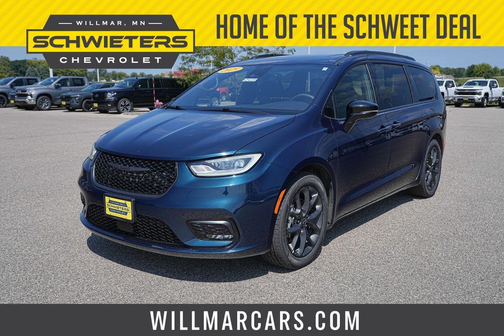 Fathom Blue Pearlcoat 2025 Chrysler Pacifica Minivan Front-Wheel Drive 9-Speed Automatic