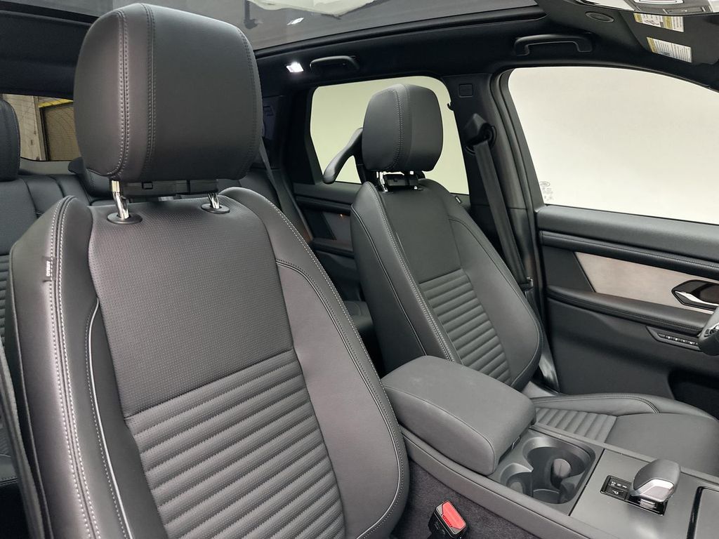 Thumbnail: 2026 Land Rover Discovery Sport - 6