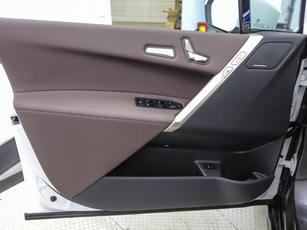 Thumbnail: 2026 BMW iX - 10