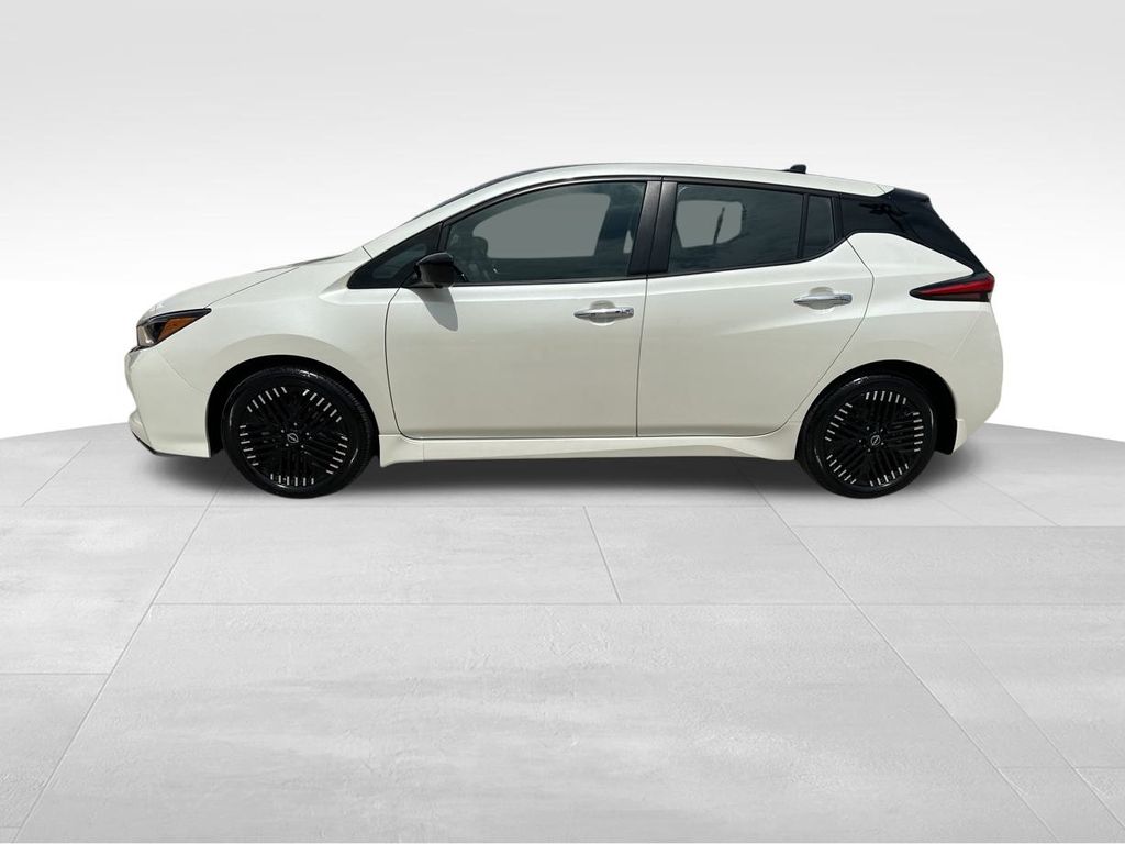 2024 Super Black/Pearl White Nissan LEAF SV Plus FWD Hatchback