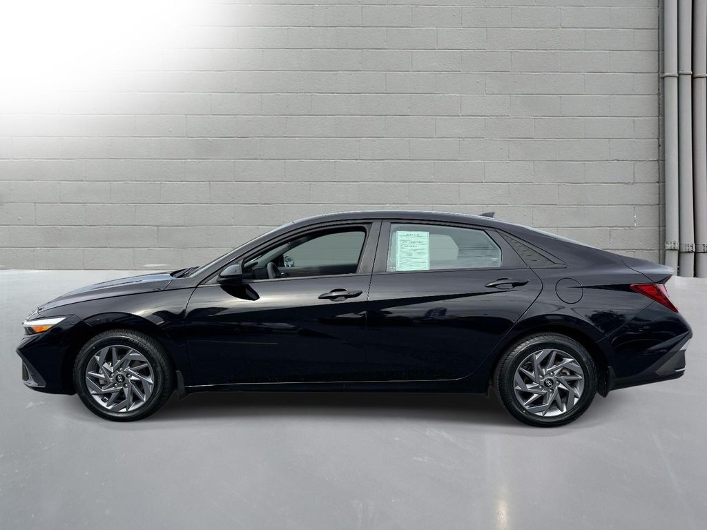 Used 2024 Hyundai Elantra Sedan