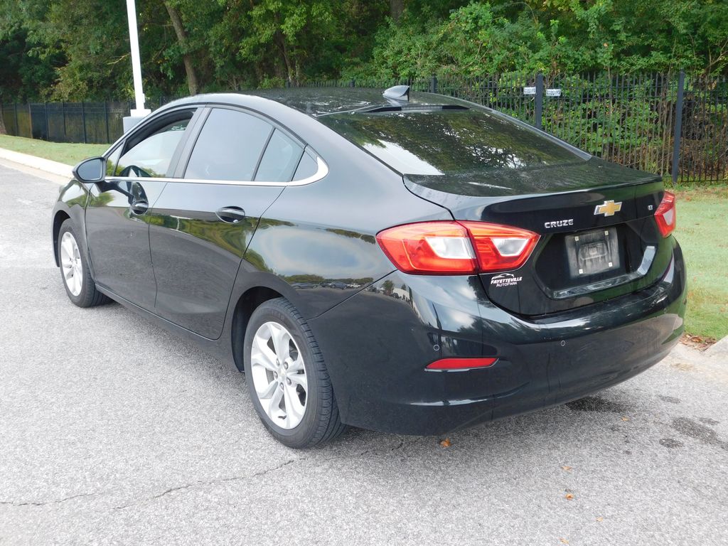 Thumbnail: 2019 Chevrolet Cruze - 3