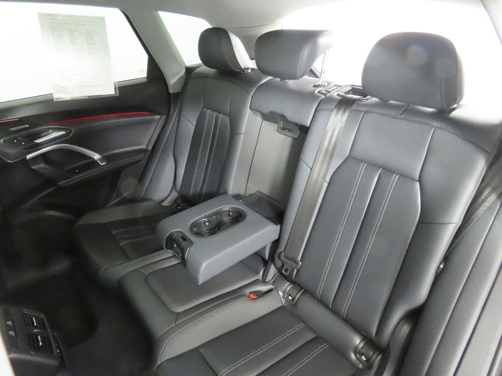 Thumbnail: 2025 Audi Q5 - 32