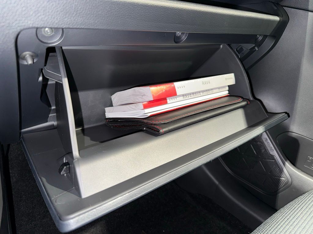 Thumbnail: 2025 Toyota RAV4 - 28