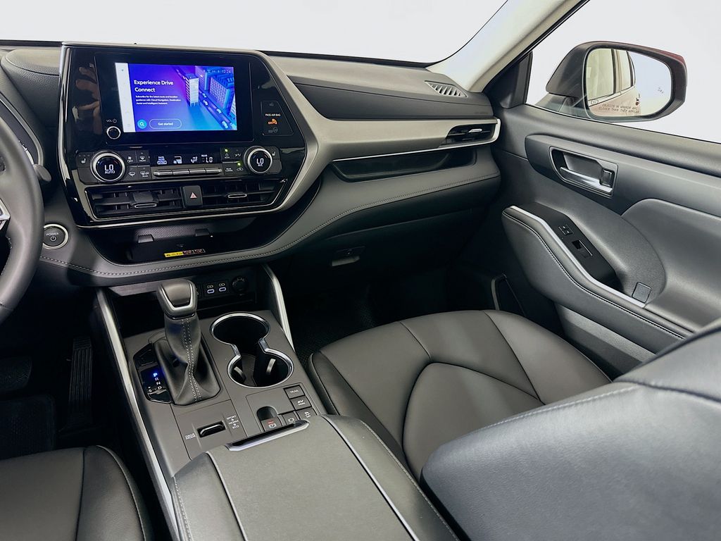 Thumbnail: 2026 Toyota Highlander - 24