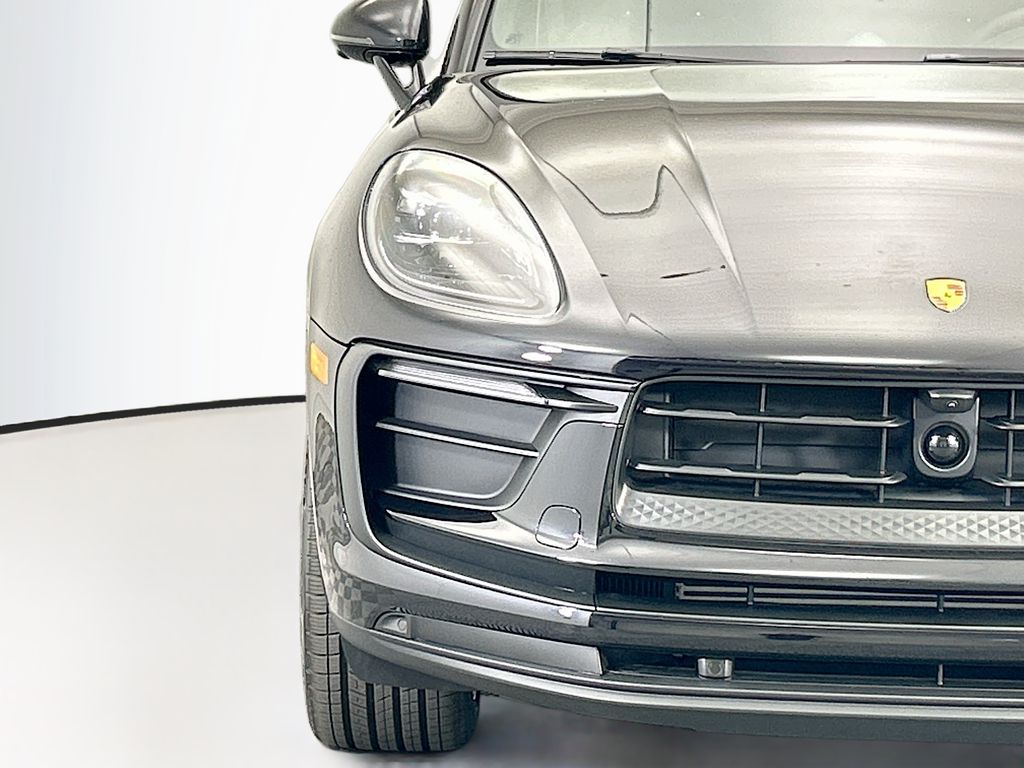 Thumbnail: 2026 Porsche Macan - 12