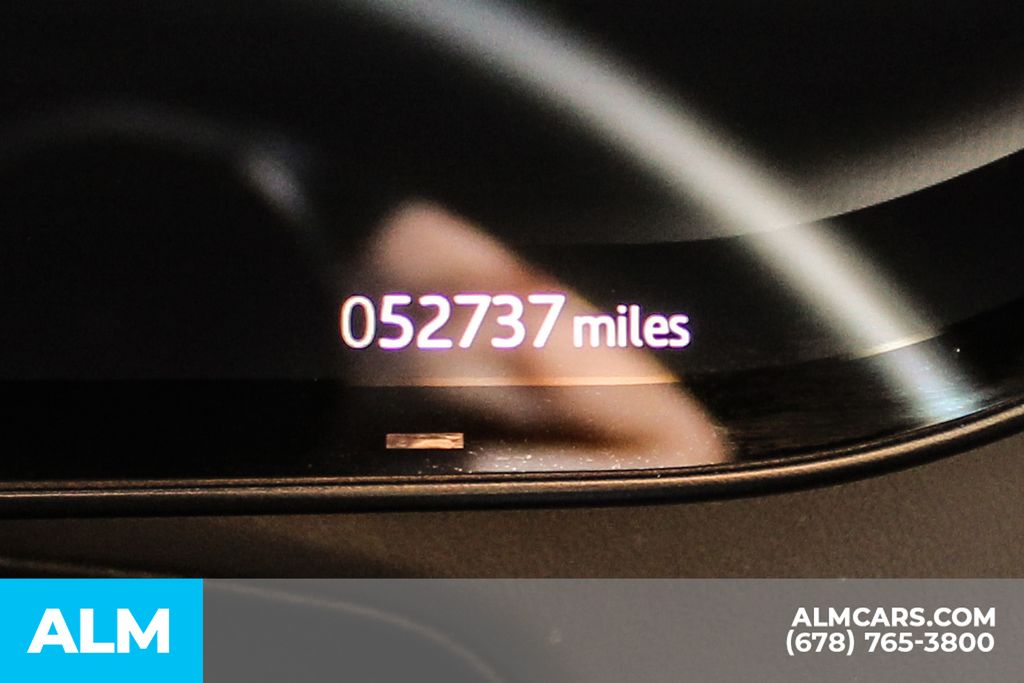 Used 2023 Black Land Rover SE image 44