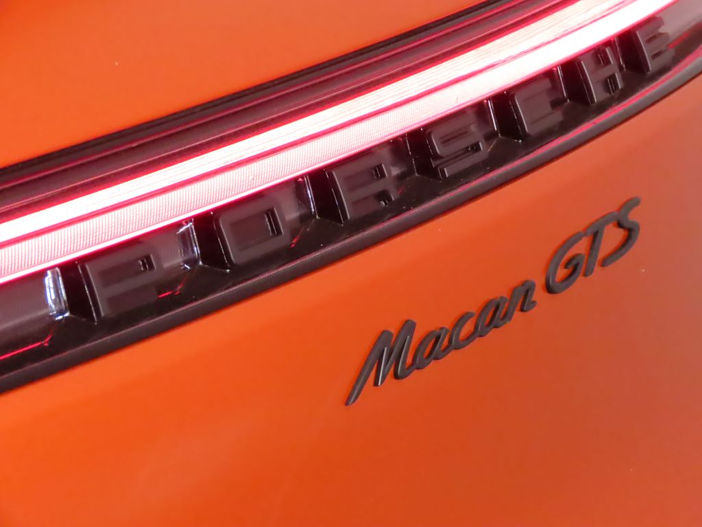 Thumbnail: 2025 Porsche Macan - 12
