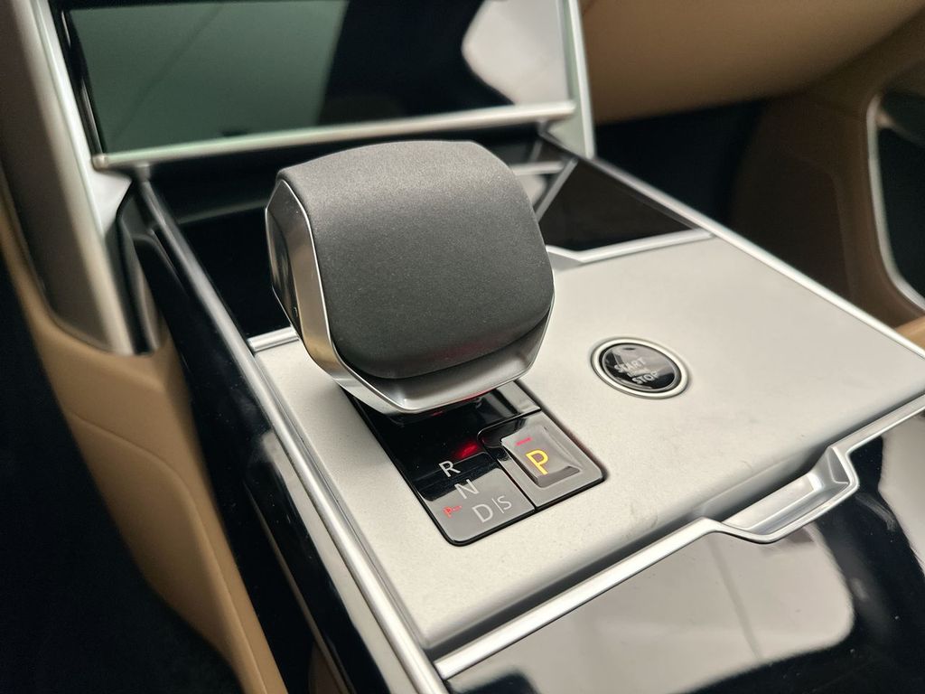 Thumbnail: 2025 Land Rover Range Rover - 11