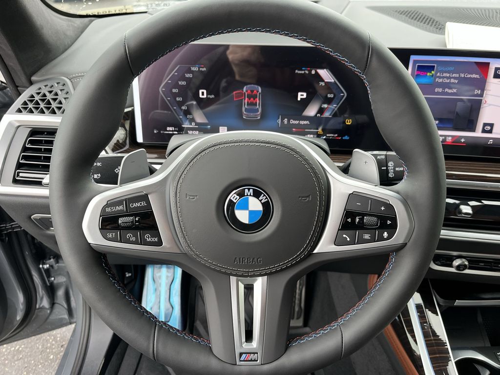 Thumbnail: 2026 BMW X7 - 14