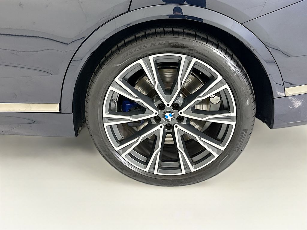 Thumbnail: 2021 BMW X7 - 30