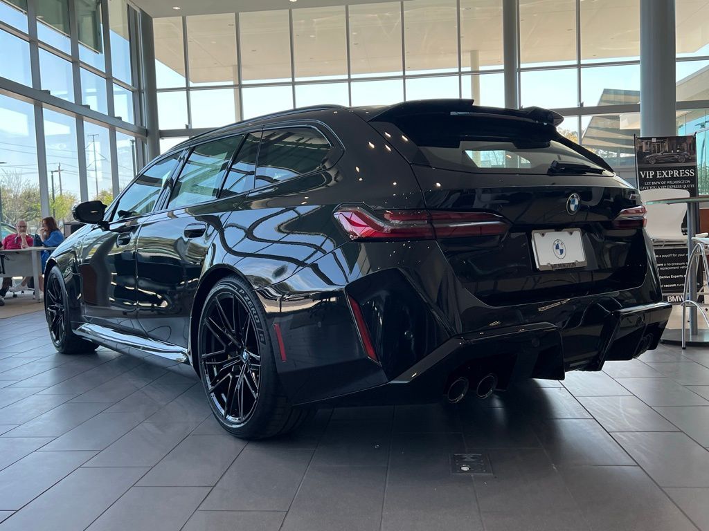 Thumbnail: 2026 BMW M5 - 4