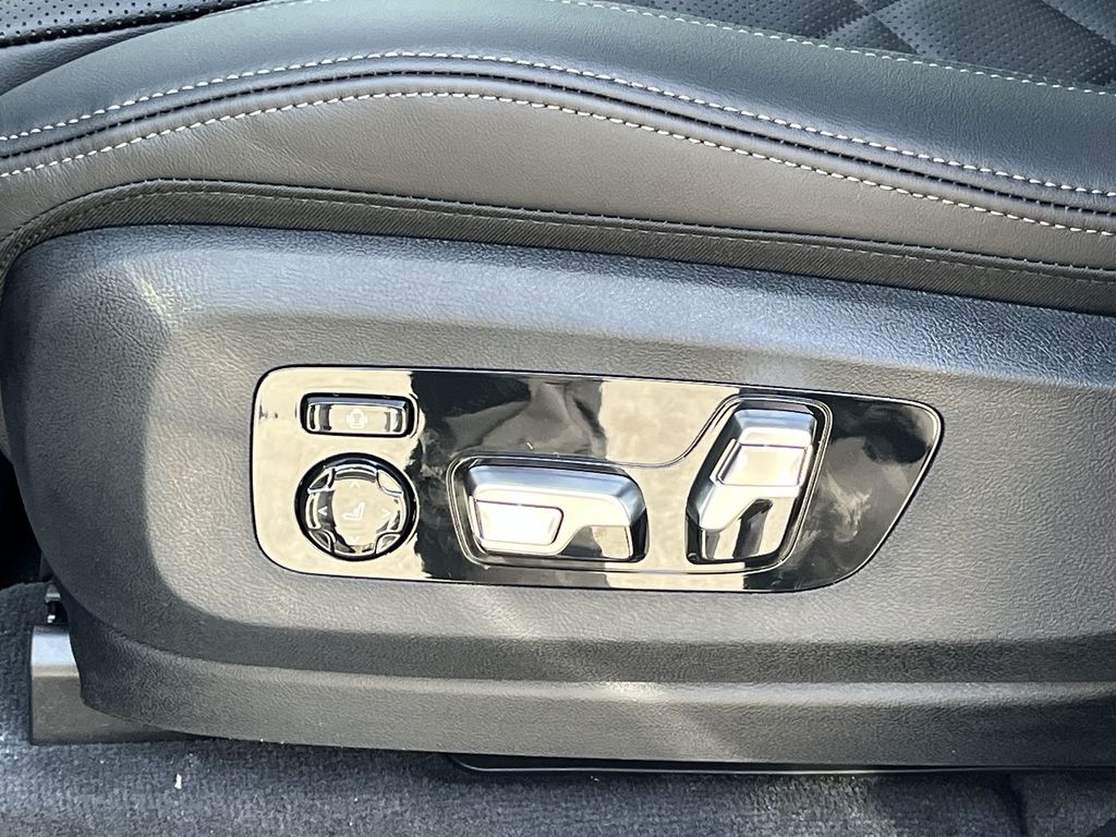 Thumbnail: 2026 BMW X5 - 12