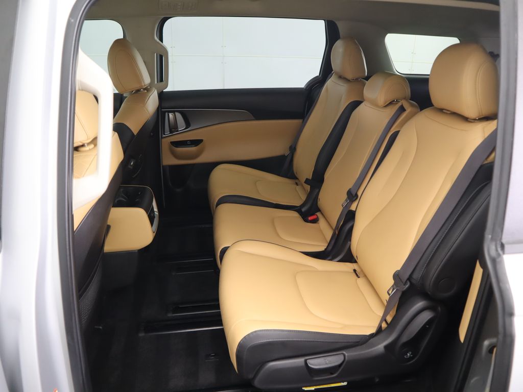 Thumbnail: 2023 Kia Carnival - 21