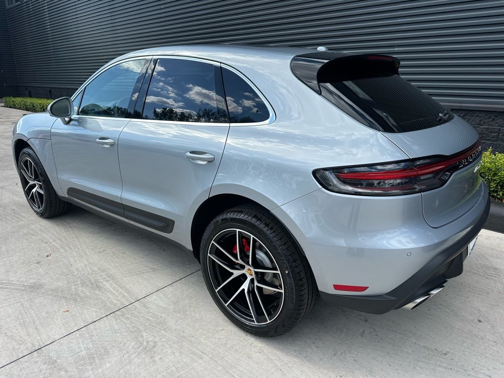 Thumbnail: 2026 Porsche Macan - 3