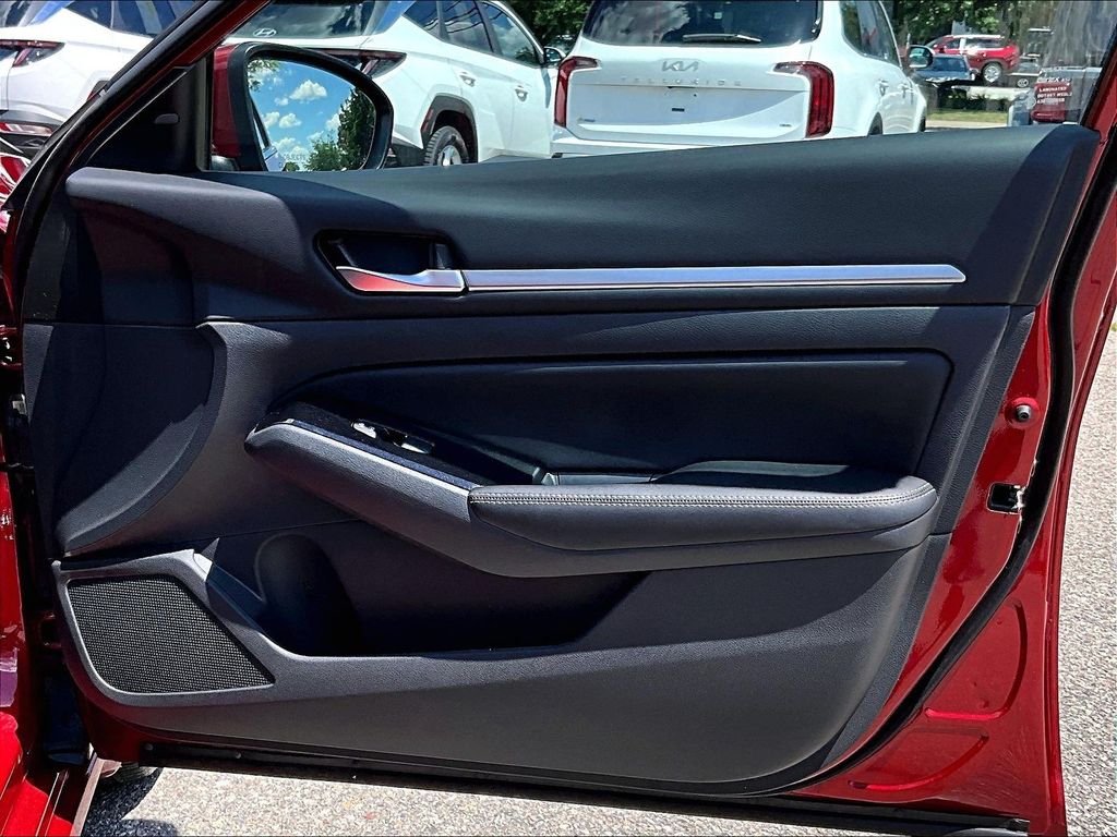 2023 Nissan Altima — photo 12