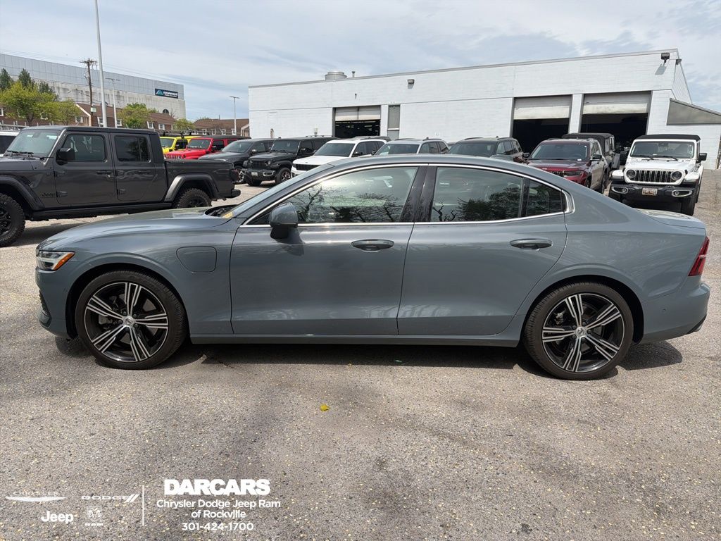 Gray Metallic 2022 Volvo S60 Recharge Inscription Extended Range eAWD Sedan All-Wheel Drive Automatic